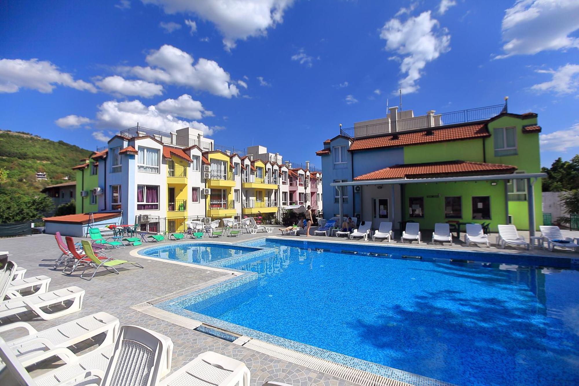 Private Apartment With Parking And Pool Balchik Exterior foto