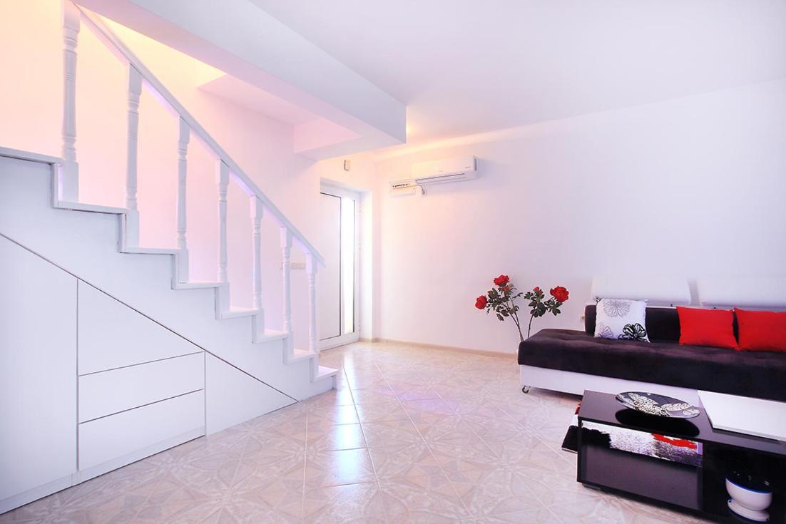 Private Apartment With Parking And Pool Balchik Exterior foto